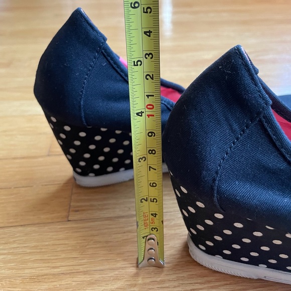 Keds Black Canvas Polka dot Wedge Heel.  Size 8.5. Great condition - Picture 8 of 10